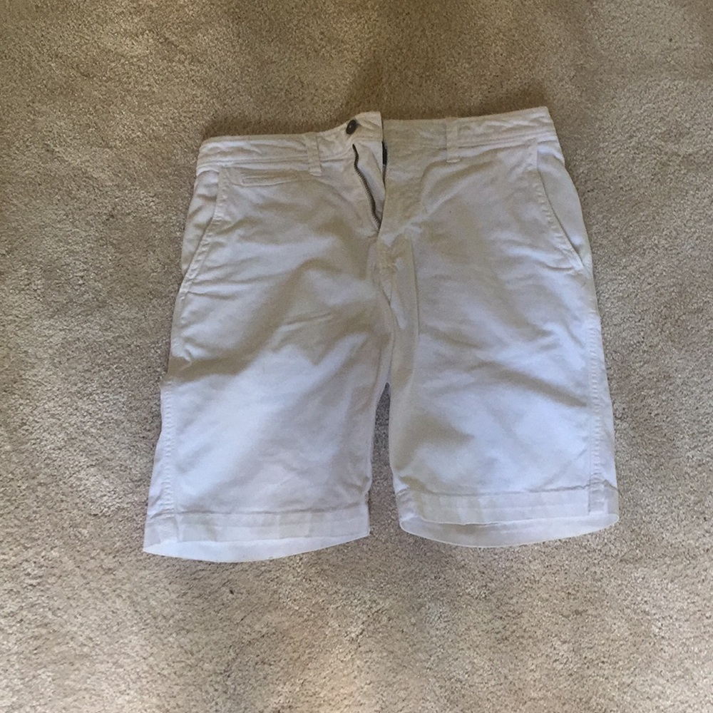 American eagle men white shorts